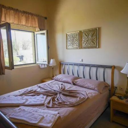 House For 10 Persons, With Swimming Pool * Rethymno (Crete)